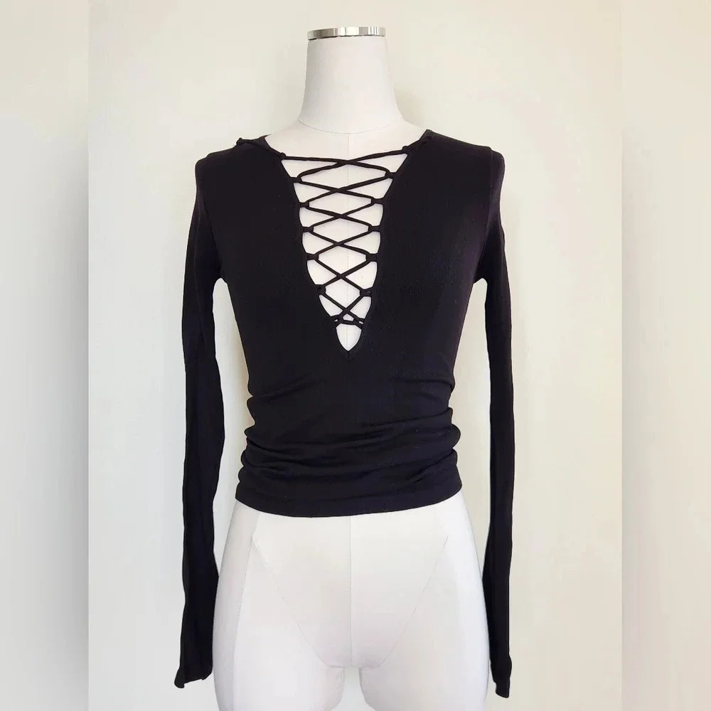 New! || FREE PEOPLE INTIMATELY || seamless, lace up top & bra , Black, Sz Medium